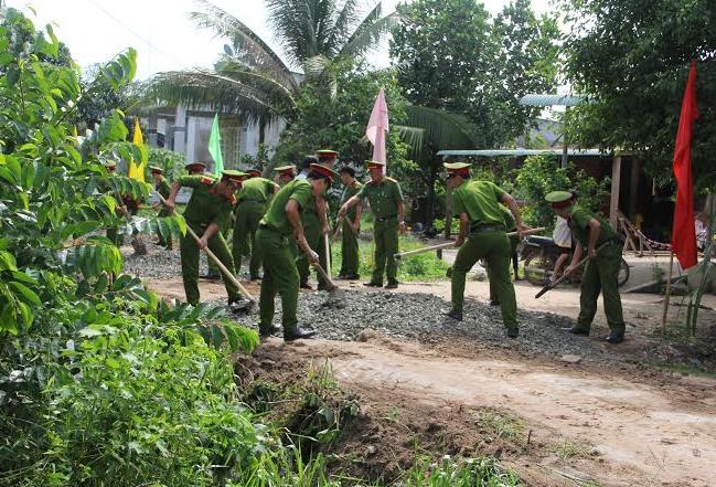 Công an Tây Ninh kết thúc đợt công tác dân vận năm 2016 